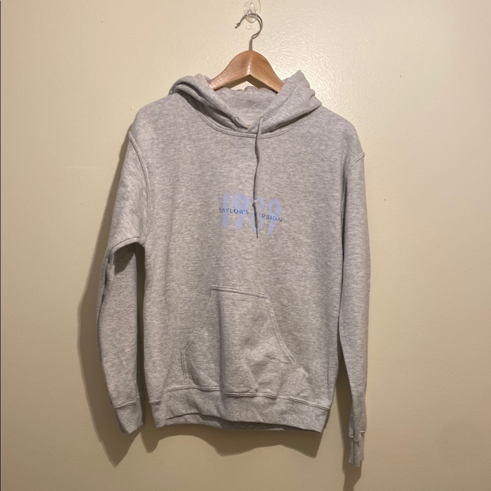 Taylor Swift Gray Hoodie . 1980 Taylorâs Version Tour . Size S